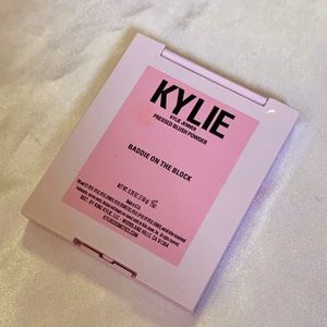 Kylie blush : Baddie on the Block